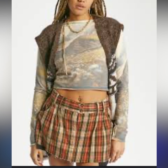 BDG Urban Outfitters EUC ,M, SLASH NECK LANDSCAPE CROP TEE - Picture 5 of 7